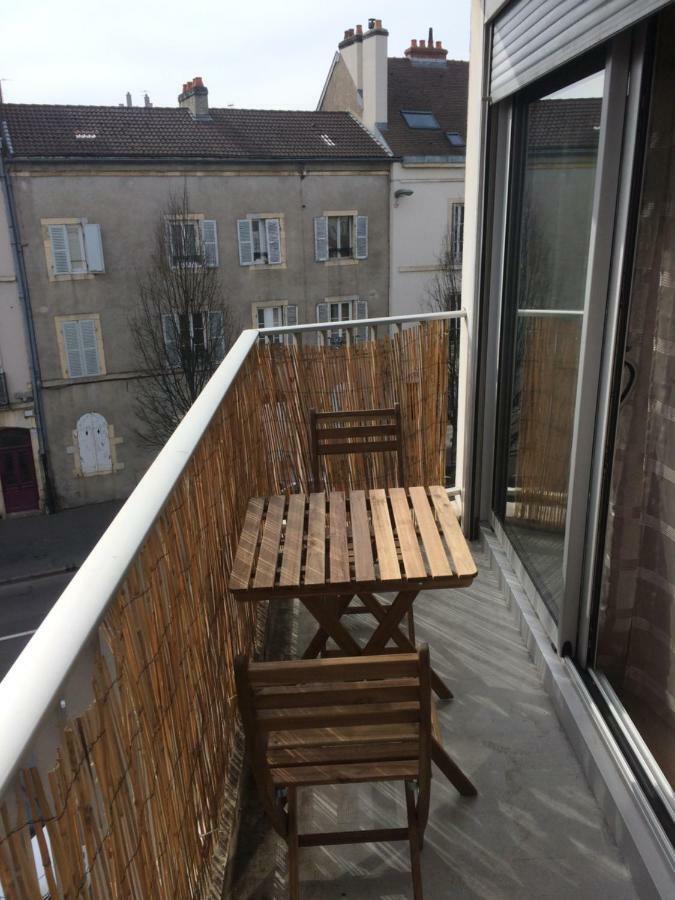 Meuble De Tourisme Au Troubadour, Vaste T2 Proximite Republique Avec Garage Apartment Dijon Exterior photo